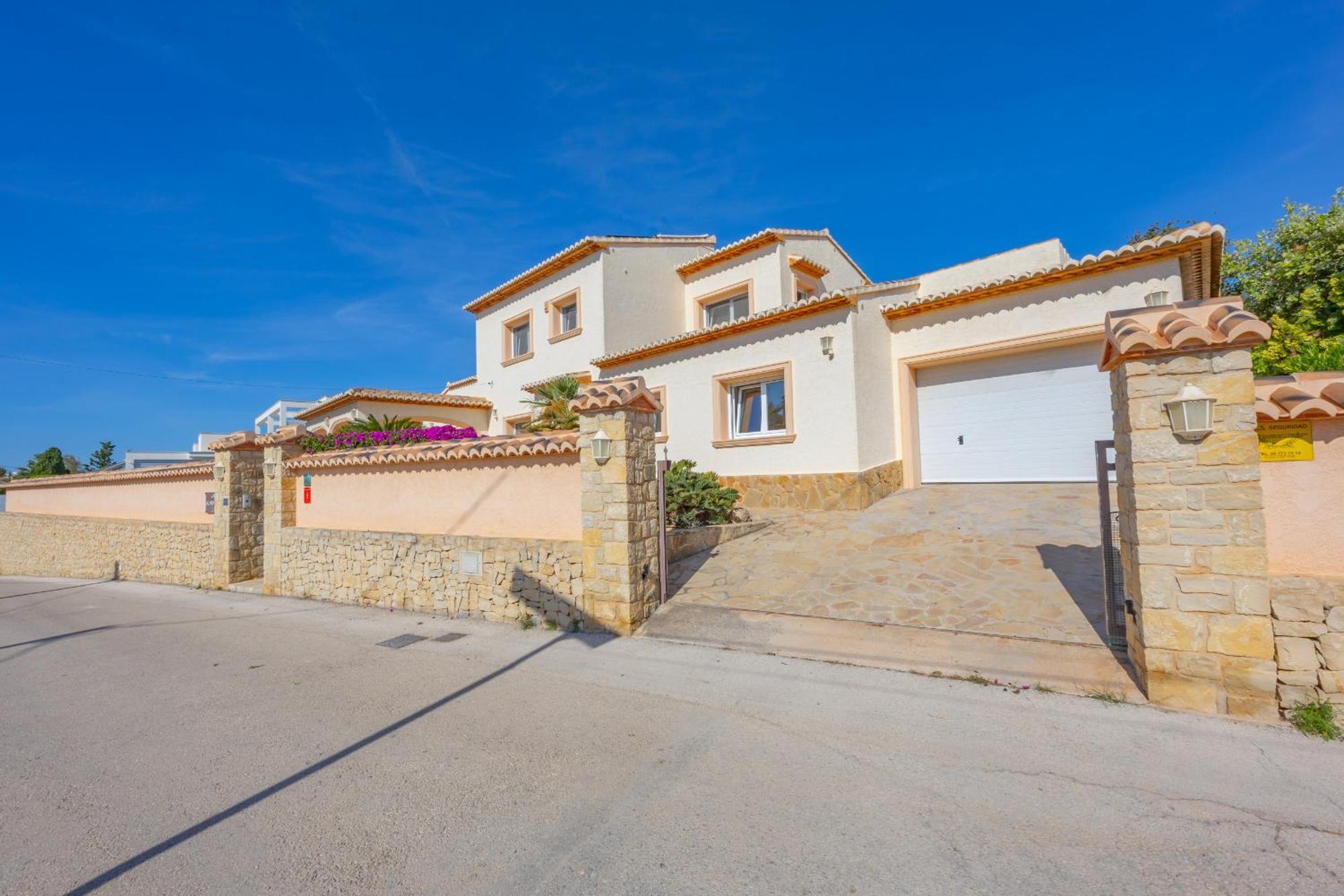 Almendros - Plusholidays * Calp